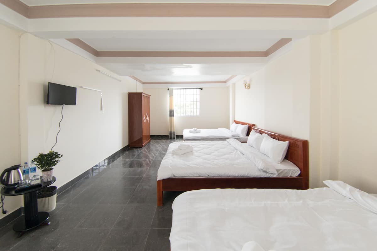 Quarto triplo | Escrivaninha, Wi-Fi de cortesia