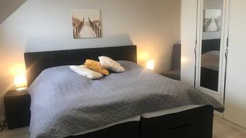 3 bedrooms, in-room safe, travel cot, free WiFi