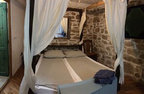 1 bedroom, WiFi, bed sheets -  Good heavens 2, bed & bike, (Betina,Murter)