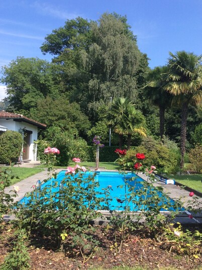 Villa with swimming pool and large garden with double garage and parking space