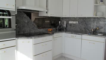 Refrigerador, horno, parrilla de estufa y lavavajillas
