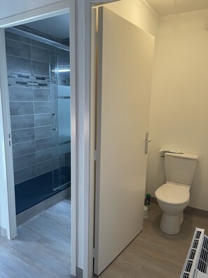 Duschwanne, Haartrockner