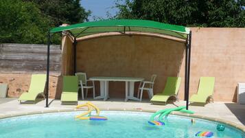 Een verwarmd zwembad