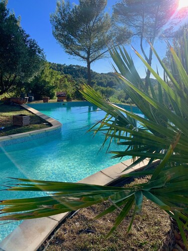 Provencal manor house & large pool,15 min from Aix-en-Provence, 20 min from sea