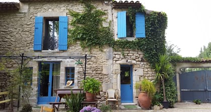 provenzalischen Stein mas 500 m vom Stadtzentrum entfernt Kapazität 6 Pers. (3 ch.)