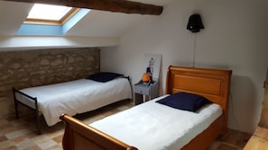 3 bedrooms, iron/ironing board, free WiFi, bed sheets