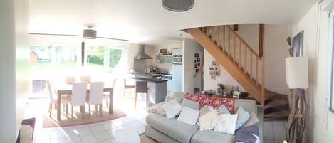 Televisión, chimenea, videojuegos y reproductor de DVD