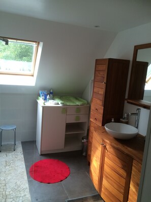 Douche, sèche-cheveux