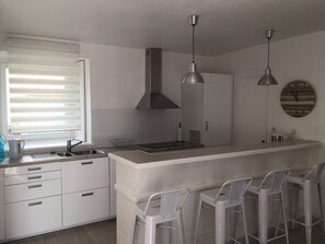 Fridge, microwave, oven, stovetop - Apartment-House Garden level (Arradon)