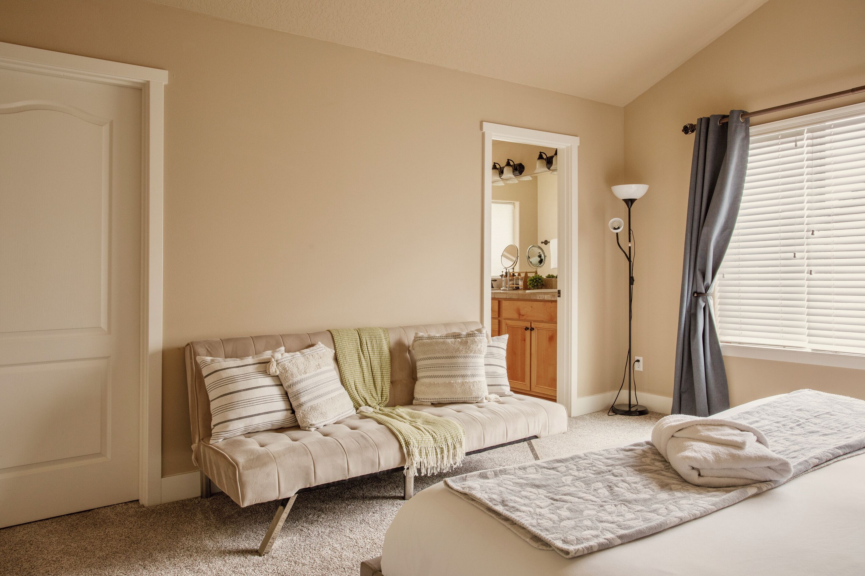 4 bedrooms, iron/ironing board, travel cot, free WiFi
