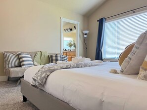 4 makuuhuonetta, silitysrauta/-lauta, vauvan matkasänky, Wi-Fi