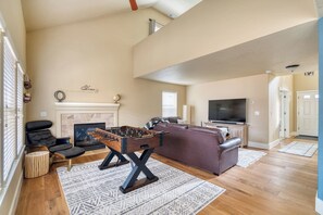 Unclassified image, 4 of 31, button - Sunshine Retreat-Luxury Hot Tub, Game Room,AC (Bend)