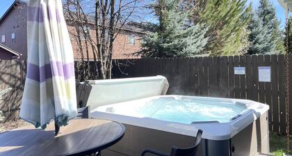 Upea talo, jossa on pelihuone ja kylpyamme Old Mill w / Starbucks-lahjakortilla