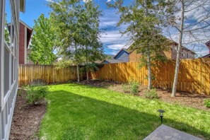 Property grounds - Sunshine Retreat-Hot Tub,Massage Chair,Espresso&EV (Bend)