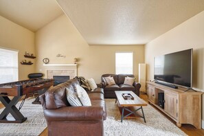 Unclassified image, 5 of 31, button - Sunshine Retreat-Luxury Hot Tub, Game Room,AC (Bend)