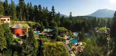 Luxurious 4 Bedroom ski & golf retreat