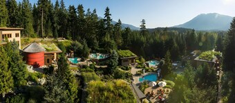 Luxurious 4 Bedroom ski & golf retreat