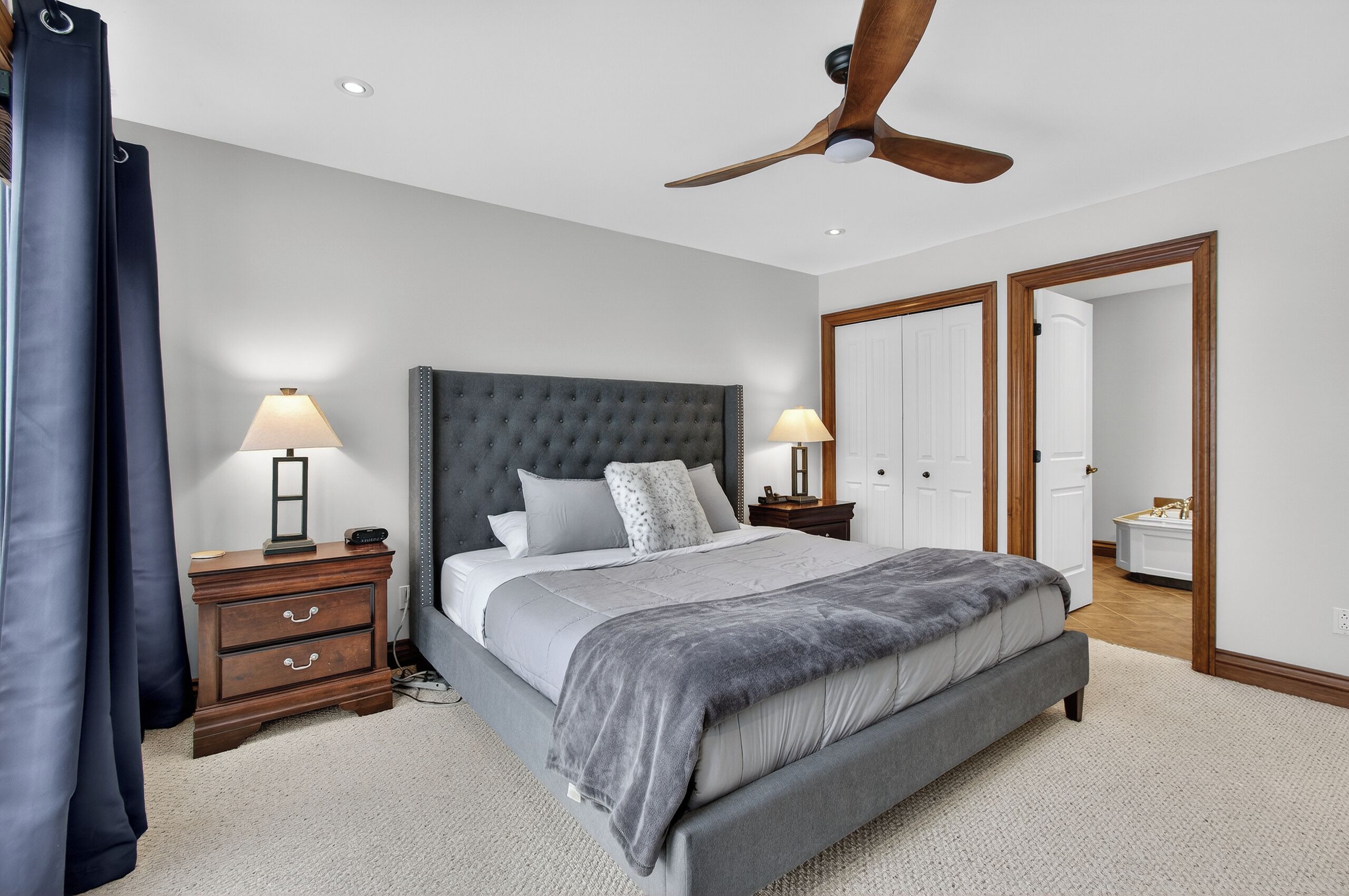 4 bedrooms, desk, iron/ironing board, travel crib