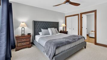 4 bedrooms, desk, iron/ironing board, travel crib