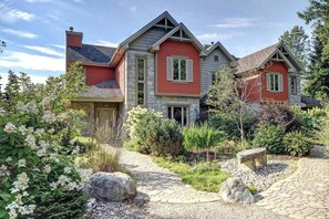 Exterior - Luxurious 4 Bedroom ski & golf retreat (Mont Tremblant)