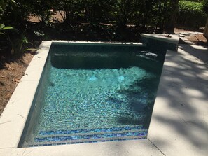 Alberca al aire libre y alberca climatizada