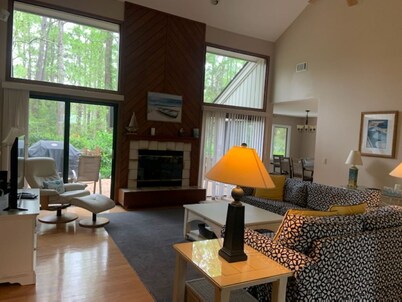 Sea Pines Home with private pool & tennis. Also location, location, location!