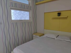 Deluxe Double Room (Bukti menikah wajib untuk pasangan)