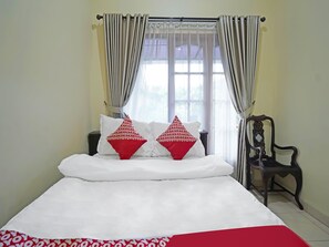 Standard Room, 1 Double Bed | Free WiFi, bed sheets - Hotel O Wisma Empat Lima Syariah (Palembang)
