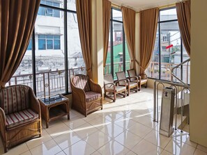 Lobby - Hotel O Wisma Empat Lima Syariah (Palembang)