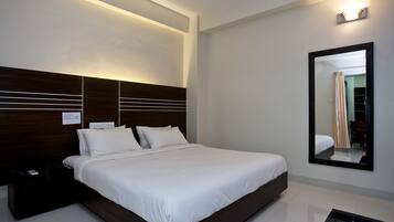 Deluxe Double Room, 1 Queen Bed | Desk, free WiFi, bed sheets