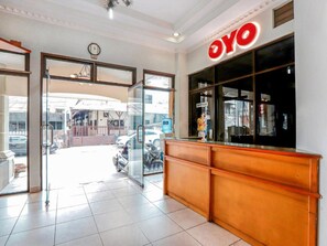 Reception - Collection O Mangga Besar Near Lokasari Square Formerly 45 Residence (Jakarta)