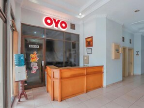 Reception - Collection O Mangga Besar Near Lokasari Square Formerly 45 Residence (Jakarta)