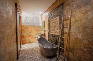 Bañera y ducha independientes, bañera con aguas termales