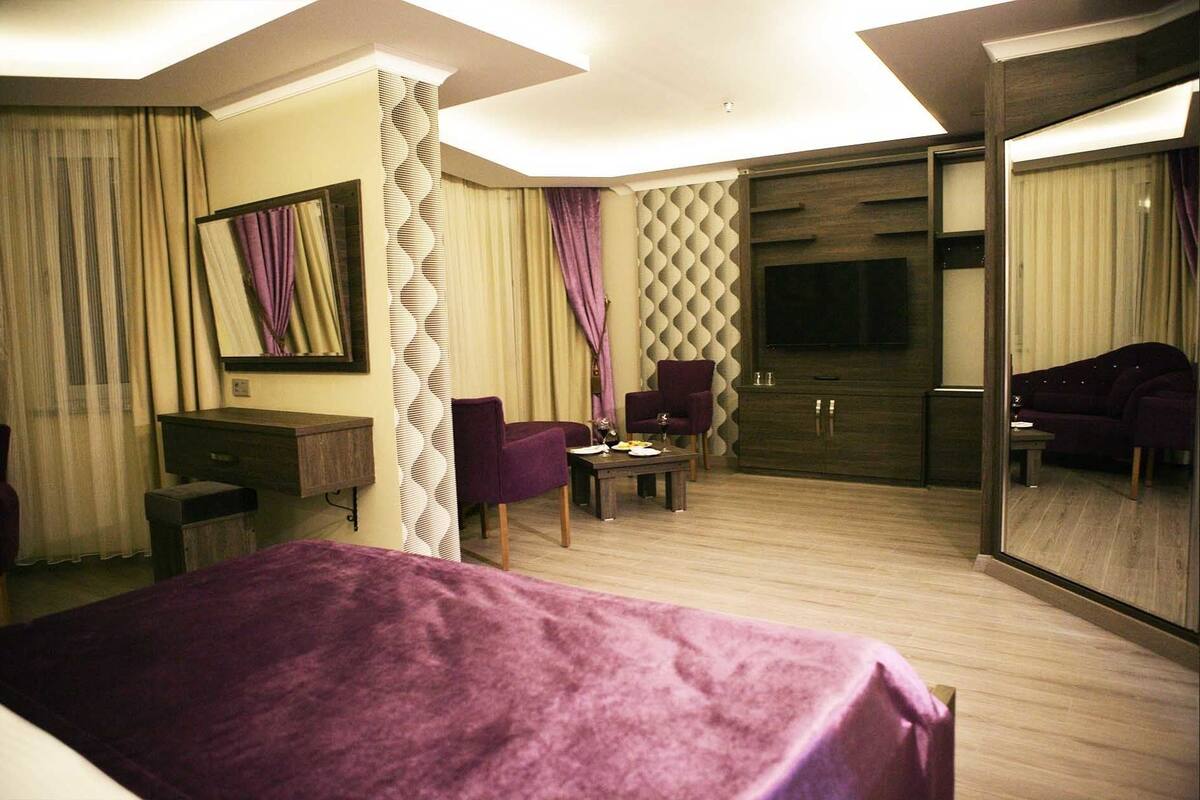 In-room safe, blackout drapes, soundproofing, WiFi (free)