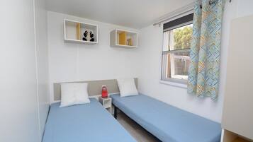 Mobil Karavan, 3 kamar tidur | 3 kamar tidur, tirai kedap cahaya, kedap suara, dan setrika/meja setrika