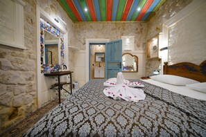 Deluxe Room 2 adults 201 | セーフティボックス (室内)、ノートパソコン用作業スペース、遮光カーテン、防音設備