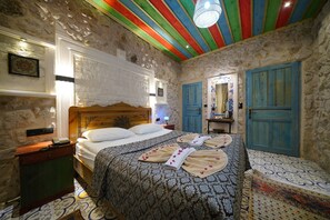 In-room safe, laptop workspace, blackout drapes, soundproofing - Mirzade Konak (Nevsehir)