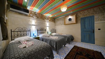 101 Comfort 3 Adults Room | Caja fuerte, espacio para trabajar con un portátil, cortinas opacas