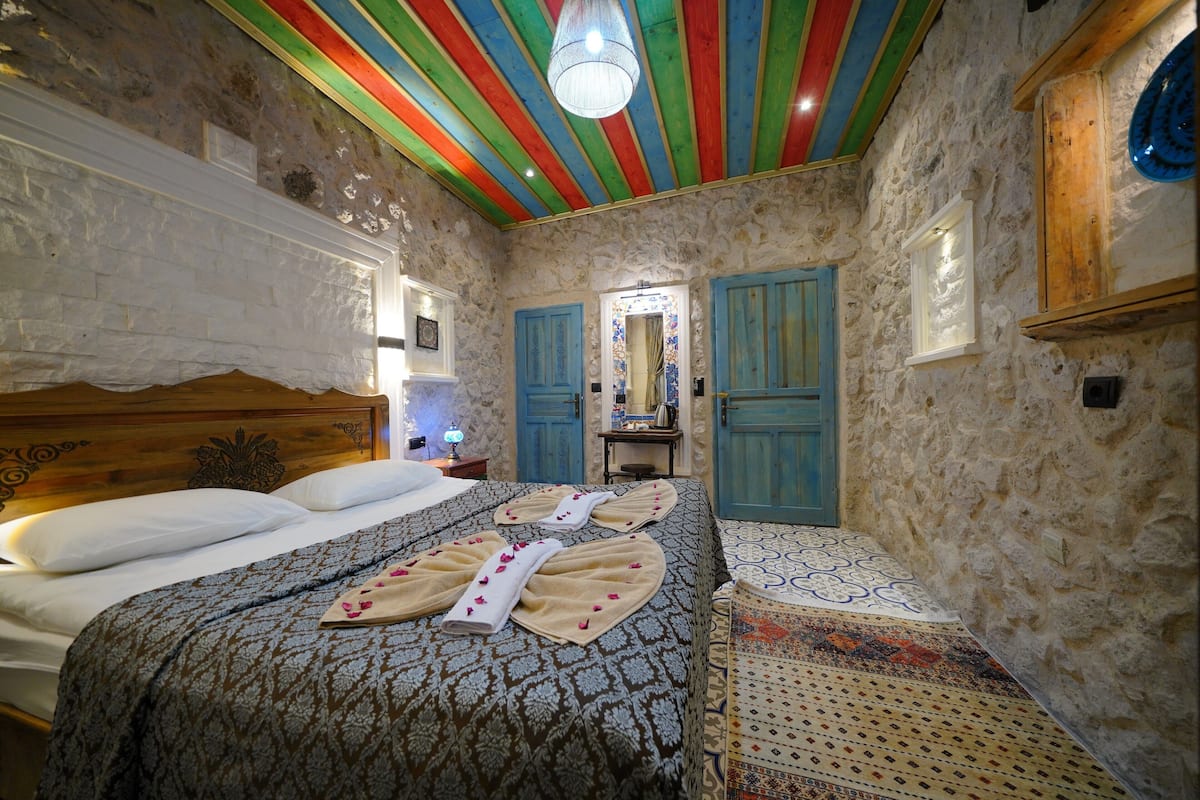 In-room safe, laptop workspace, blackout curtains, soundproofing