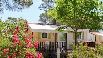 Superior bungalow | Verduisterende gordijnen, babybedden (toeslag), wifi (toeslag)