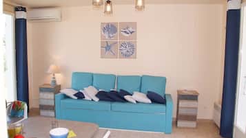 Villa | Living room | Table tennis