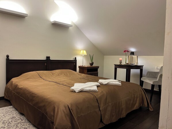 بديكورات فريدة لكل غرفة وطراز فريد لكل وحدة ومكواة/لوح كي