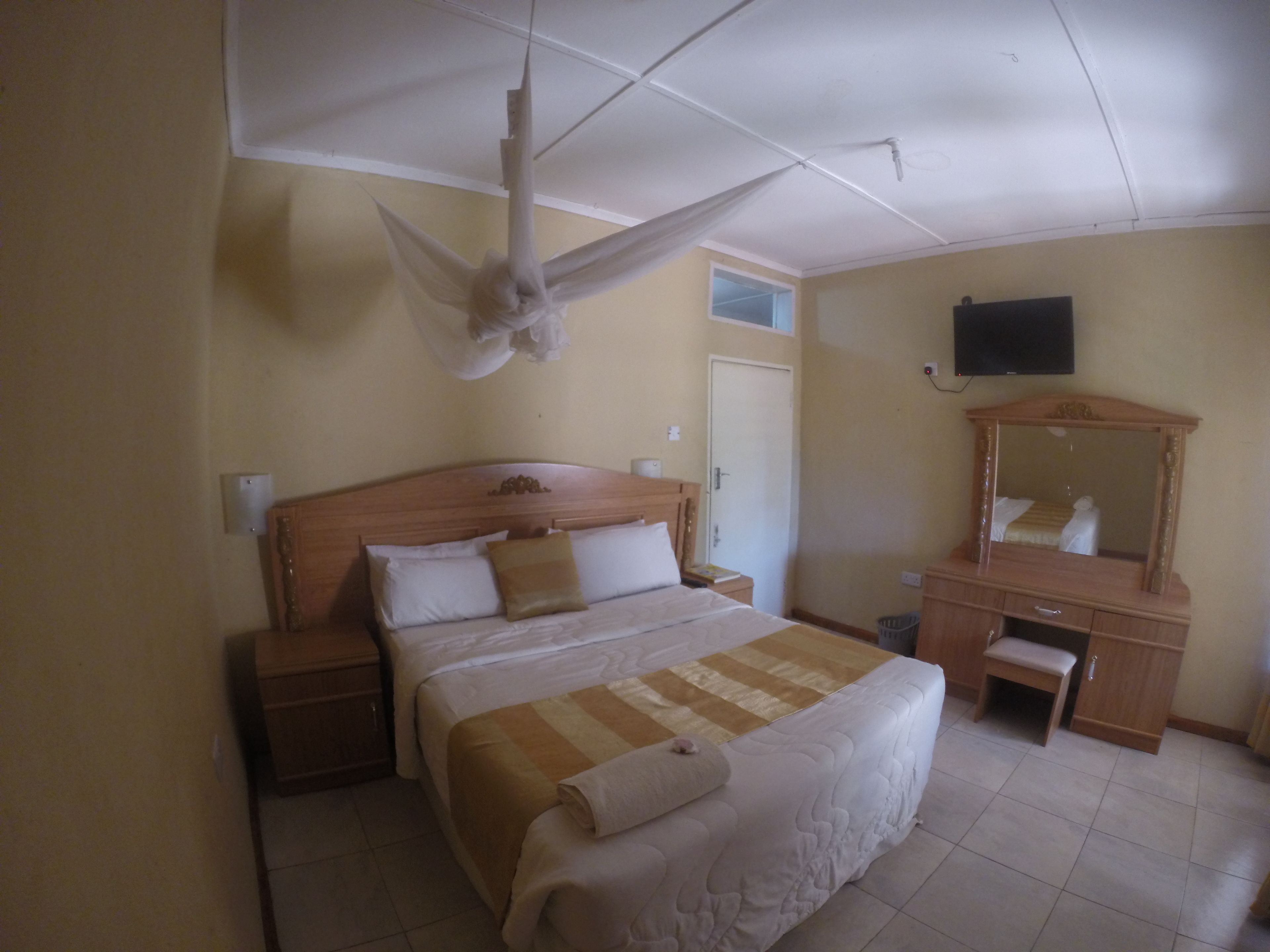 Rom – standard | Individuelt dekorert, individuelt innredet og skrivebord