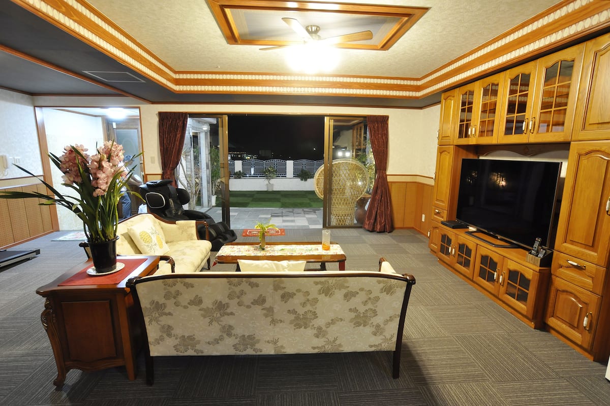 Junior suite (with Open Air Bath) | Woonkamer | Flatscreentelevisie