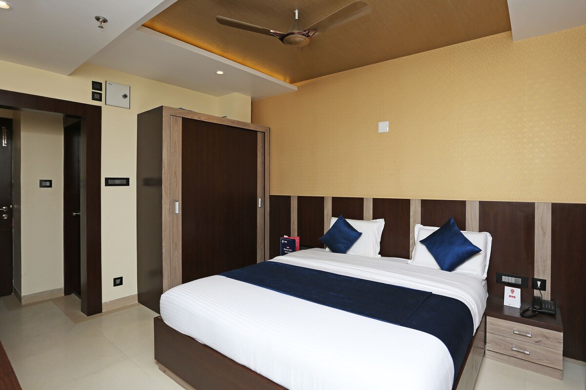 Suite | Egyptian cotton sheets, premium bedding, in-room safe, soundproofing