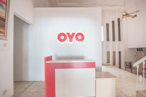 Reception - Capital O 332 Residence G17 Kemang (Jakarta)