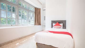 Kamar Single Standar | Meja kerja, Wi-Fi gratis, dan seprai linen