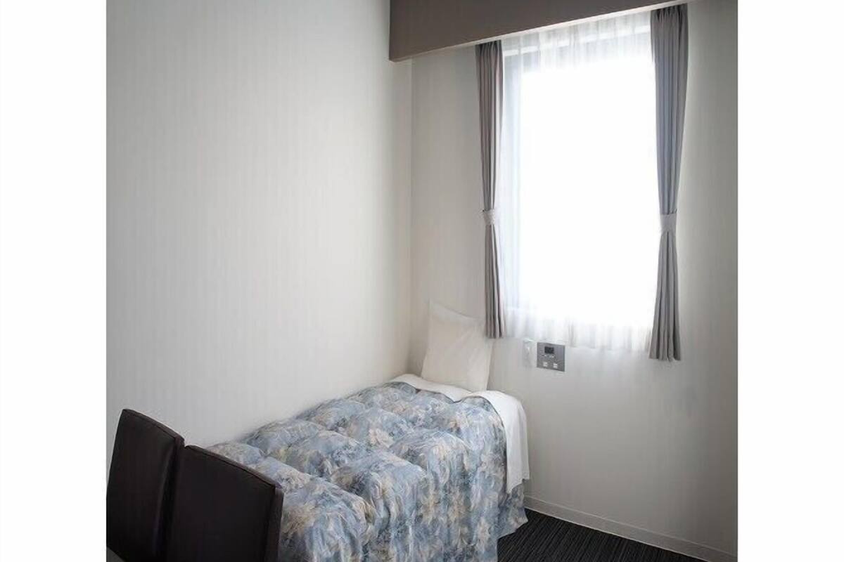 basic single room, non smoking | in-room safe, desk, free wifi, bed sheets