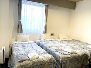 Basic Triple Room, 3 Twin Beds, Non Smoking, Mountain View | In-room safe, desk, free WiFi, bed sheets - MURAYAMA Nishiguchi Hotel (Murayama)