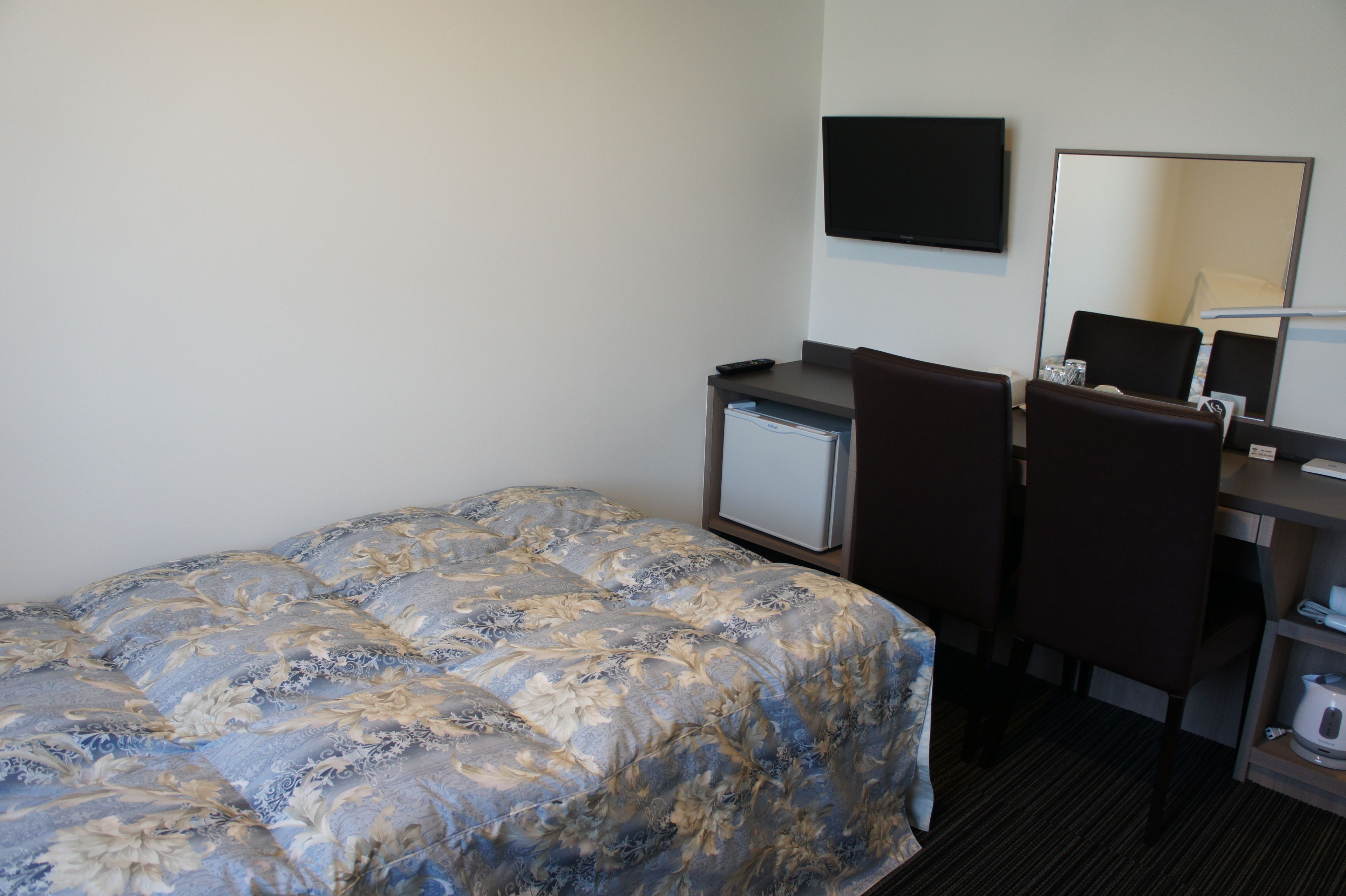 basic single room, non smoking | in-room safe, desk, free wifi, bed sheets